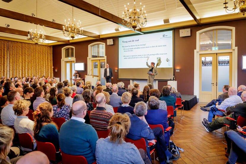 Hans van Trijp en Gerda van Dijk presenteren